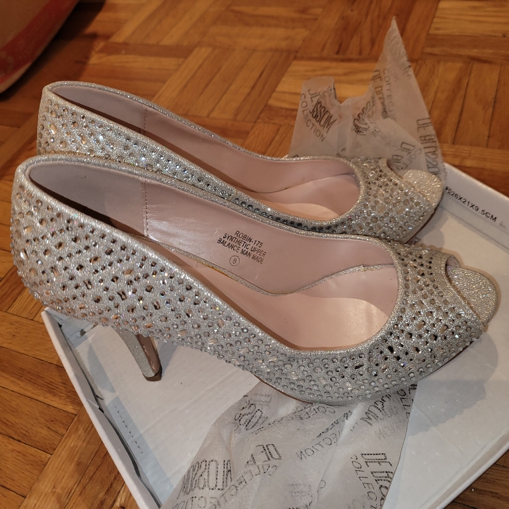 New High heels| size 8 Blossom Collection